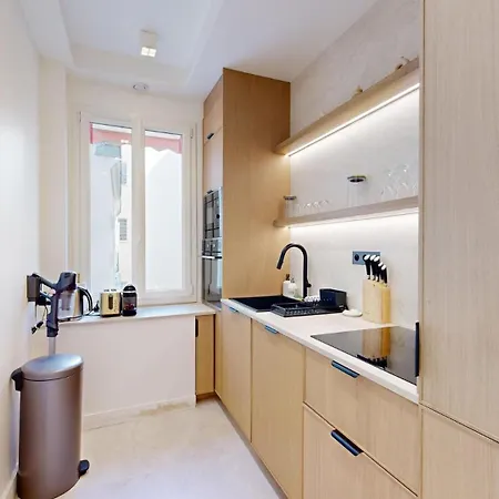 358 Madeleine - Superbe A Apartment *